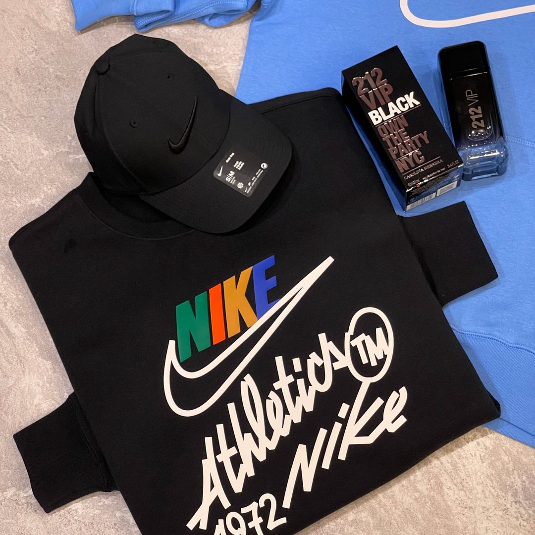 Kit NK Combo com 2 Blusas, 2 Bonés, 2 Sneakers e 1 Eau de Parfum - Imagem 2